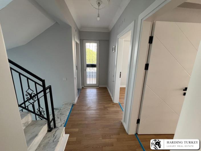 Image No.30-4 Bed Semi-Detached for sale