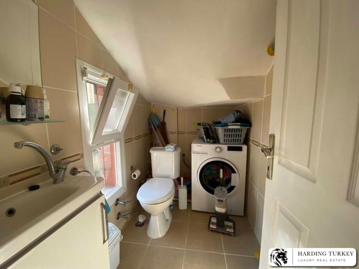 Image No.9-3 Bed Semi-Detached for sale