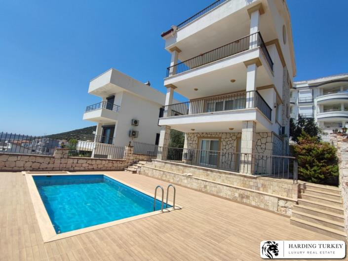 Image No.9-6 Bed Semi-Detached for sale