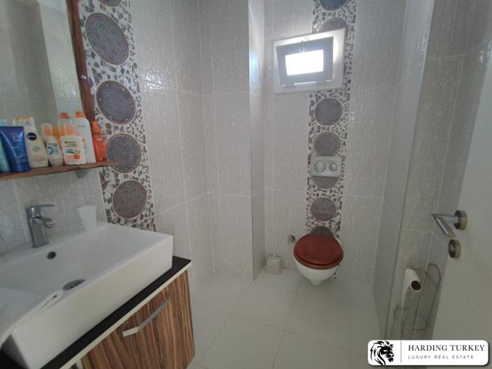 Image No.16-6 Bed Semi-Detached for sale