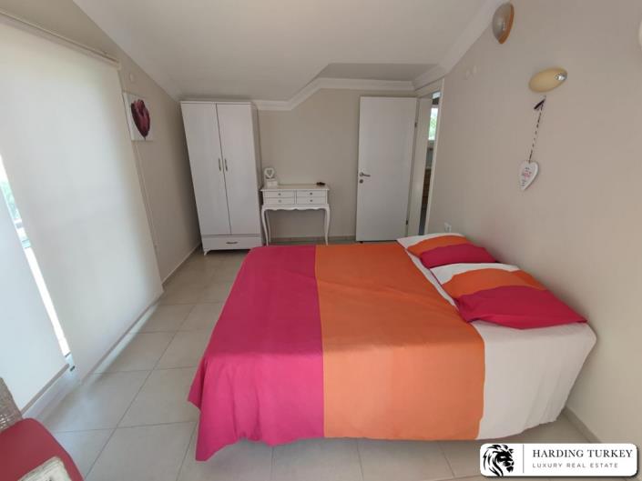 Image No.25-6 Bed Semi-Detached for sale