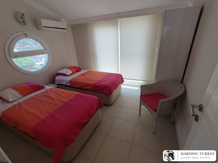 Image No.26-6 Bed Semi-Detached for sale