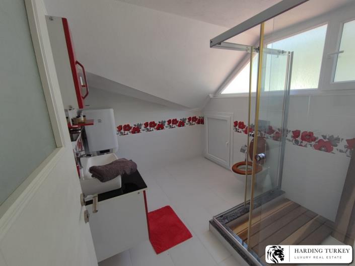 Image No.27-6 Bed Semi-Detached for sale