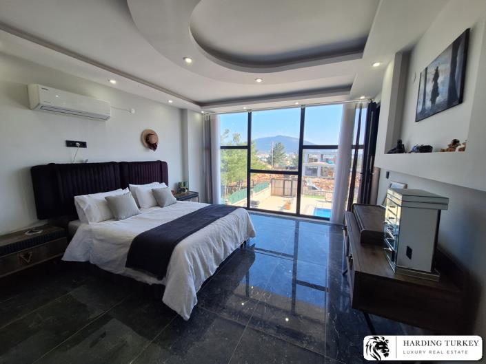 Image No.58-4 Bed Villa / Detached for sale