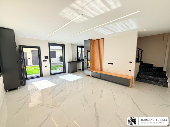 Image No.8-3 Bed Semi-Detached for sale