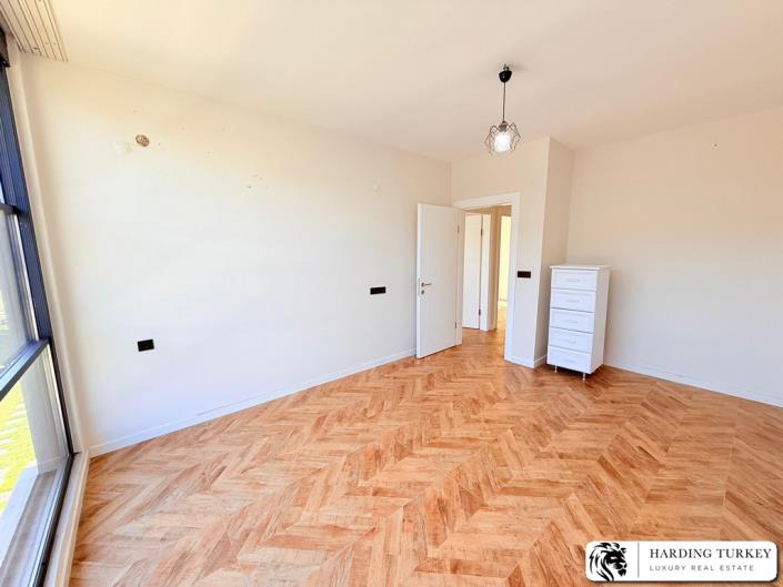 Image No.14-3 Bed Semi-Detached for sale