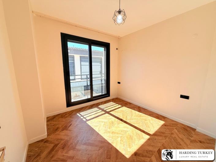 Image No.18-3 Bed Semi-Detached for sale