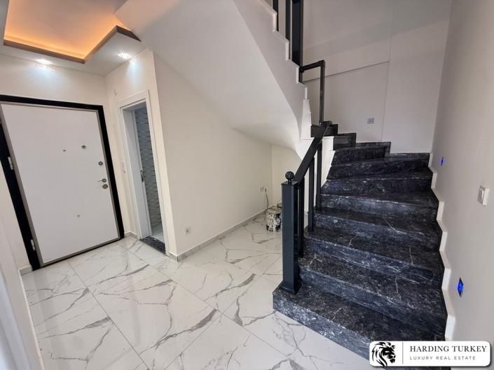 Image No.4-4 Bed Semi-Detached for sale