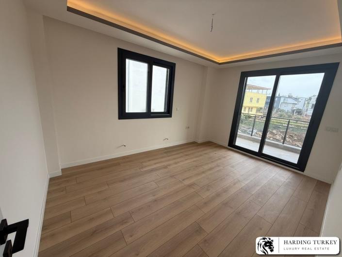 Image No.12-4 Bed Semi-Detached for sale