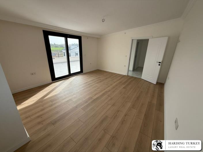 Image No.18-4 Bed Semi-Detached for sale