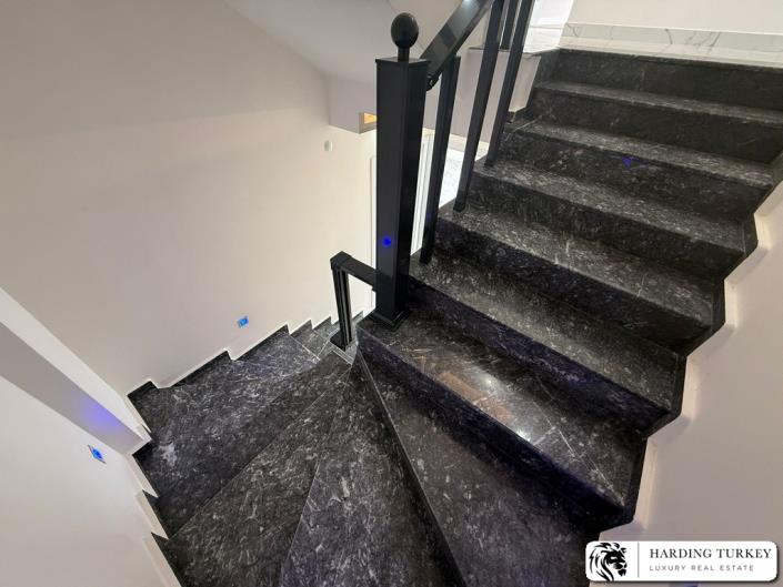 Image No.20-4 Bed Semi-Detached for sale