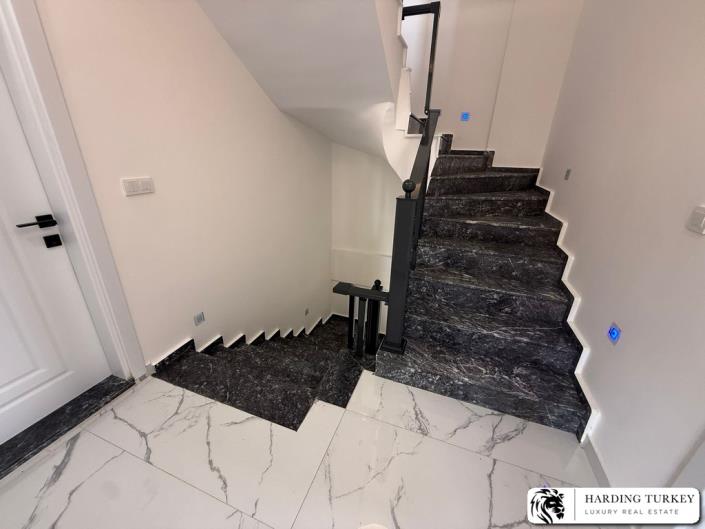 Image No.24-4 Bed Semi-Detached for sale