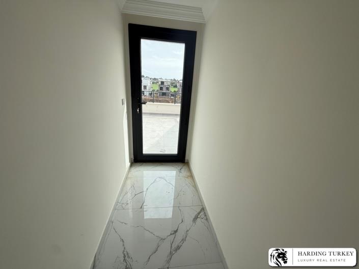 Image No.30-4 Bed Semi-Detached for sale