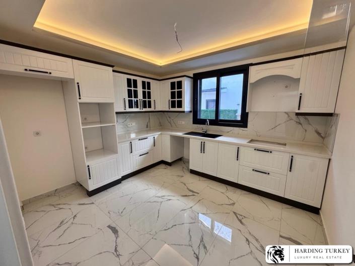 Image No.37-4 Bed Semi-Detached for sale