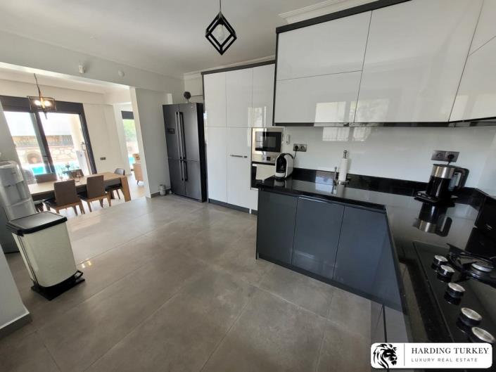 Image No.27-4 Bed Villa / Detached for sale