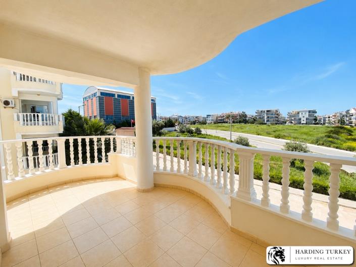 Image No.20-3 Bed Apartment for sale