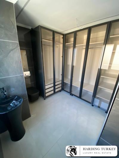 Image No.16-4 Bed Semi-Detached for sale