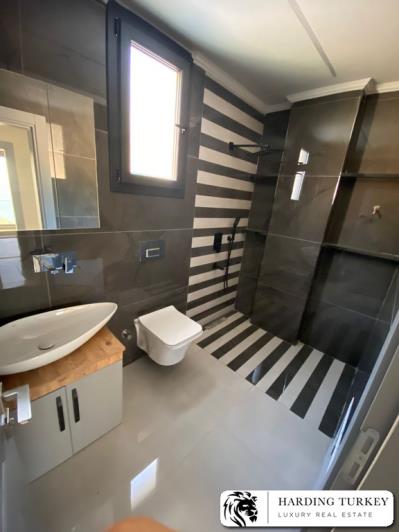Image No.17-4 Bed Semi-Detached for sale