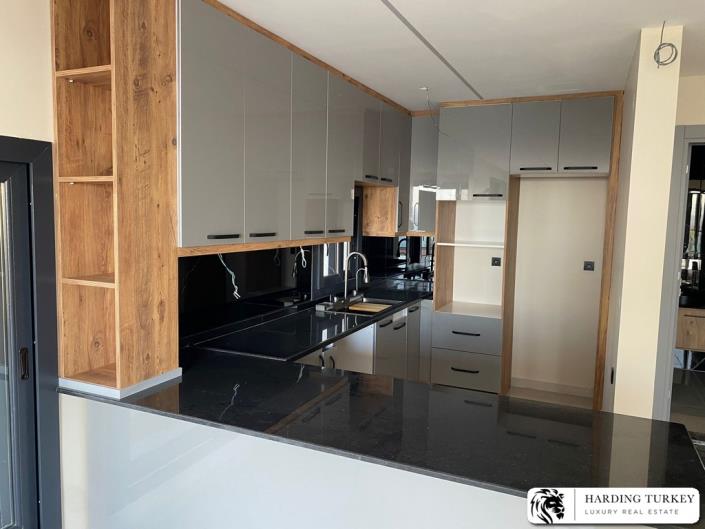 Image No.28-4 Bed Semi-Detached for sale