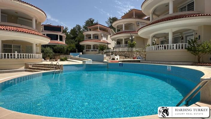 Image No.13-4 Bed Villa / Detached for sale