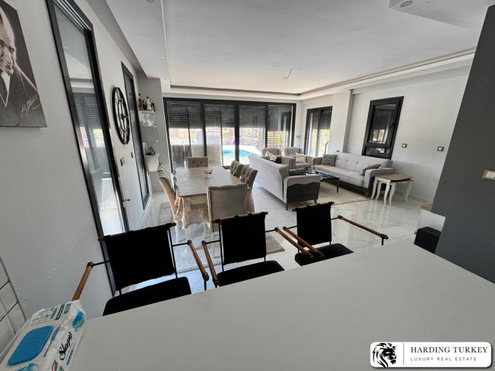 Image No.15-4 Bed Villa / Detached for sale