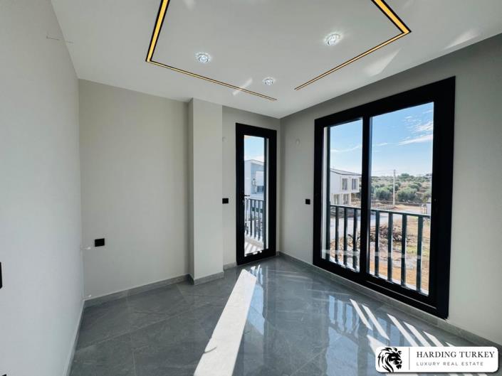 Image No.15-4 Bed Semi-Detached for sale