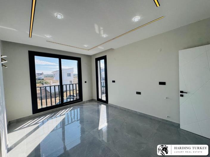 Image No.19-4 Bed Semi-Detached for sale
