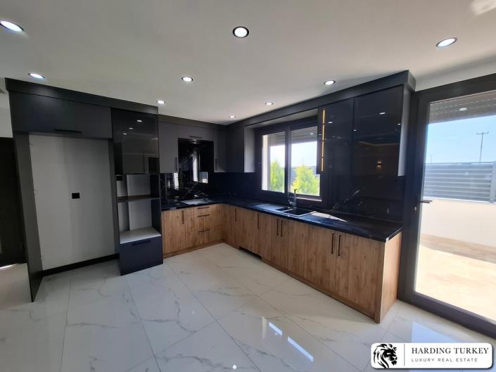 Image No.9-3 Bed Semi-Detached for sale