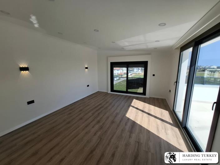 Image No.23-3 Bed Semi-Detached for sale