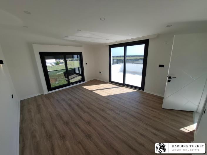 Image No.24-3 Bed Semi-Detached for sale