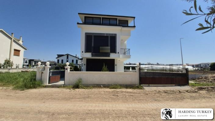Image No.2-Villa / Détaché de 4 chambres à vendre à Altinkum