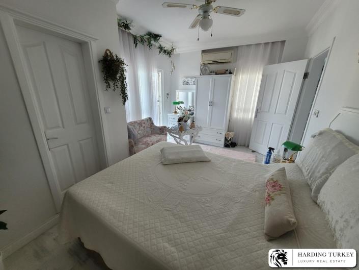 Image No.19-4 Bed Semi-Detached for sale