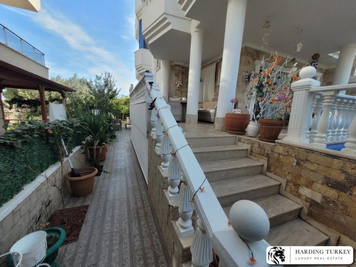 Image No.37-4 Bed Semi-Detached for sale