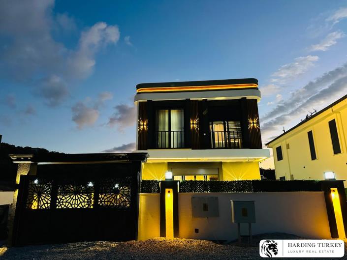 Image No.18-2 Bed Semi-Detached for sale