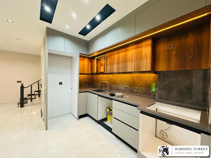 Image No.40-2 Bed Semi-Detached for sale