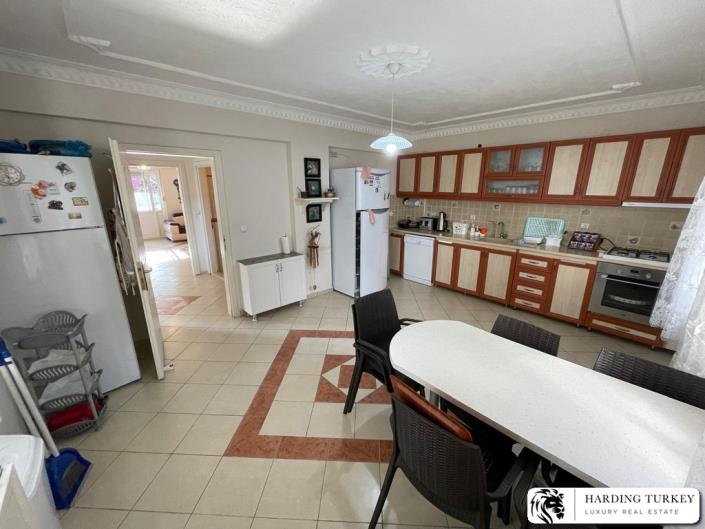 Image No.19-4 Bed Semi-Detached for sale