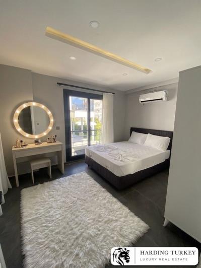 Image No.9-4 Bed Semi-Detached for sale