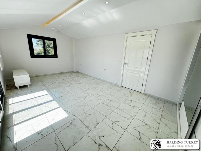 Image No.11-4 Bed Villa / Detached for sale
