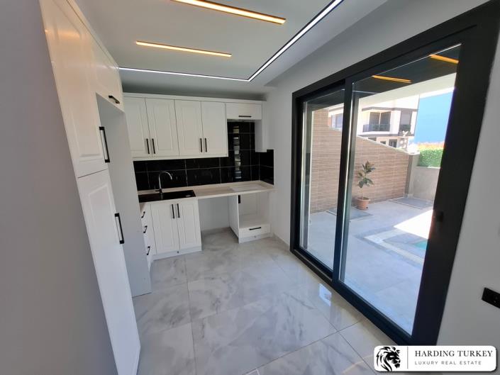 Image No.18-3 Bed Semi-Detached for sale