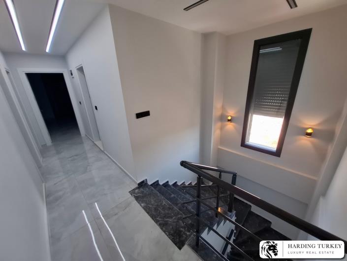 Image No.21-3 Bed Semi-Detached for sale