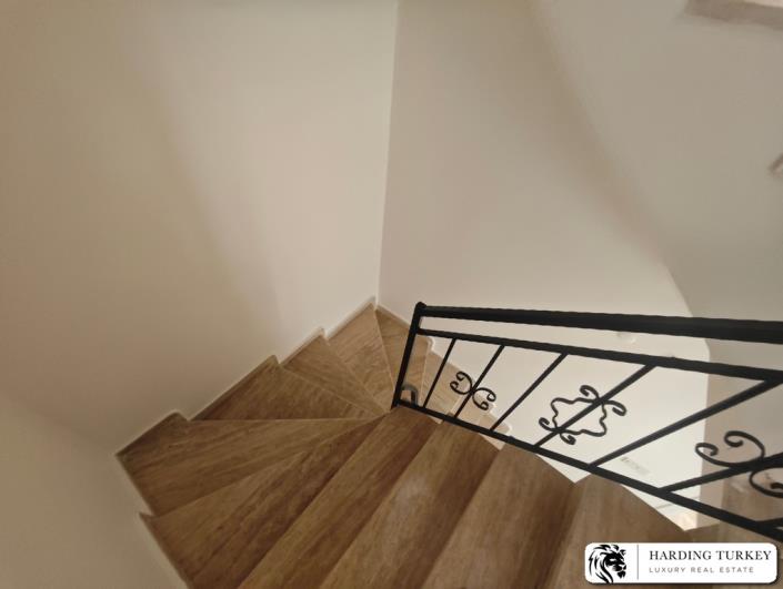Image No.10-4 Bed Semi-Detached for sale