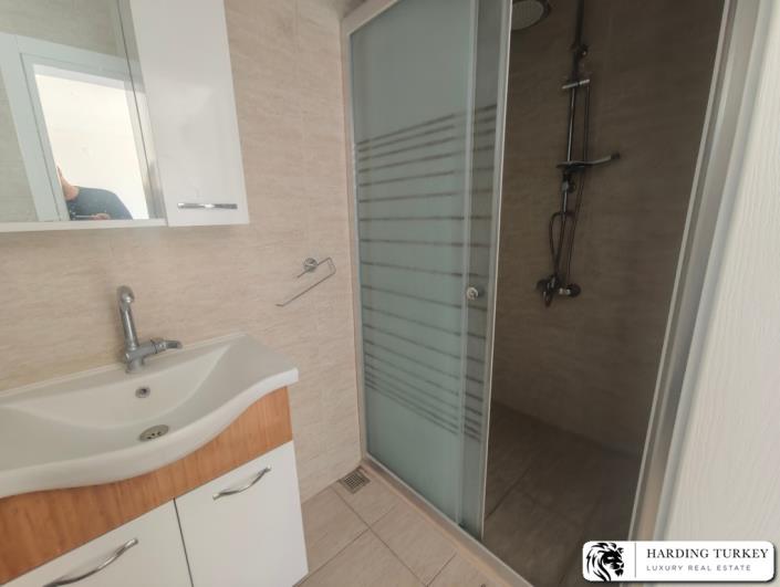 Image No.16-4 Bed Semi-Detached for sale