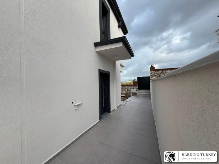 Image No.30-3 Bed Semi-Detached for sale