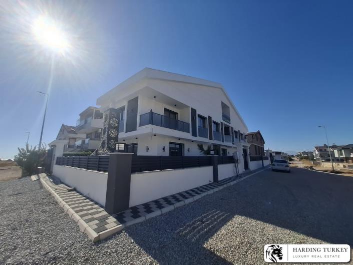 Image No.2-4 Bed Semi-Detached for sale