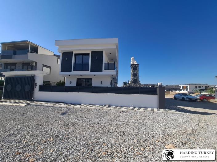 Image No.3-4 Bed Semi-Detached for sale