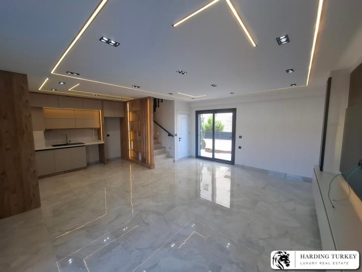 Image No.11-4 Bed Semi-Detached for sale