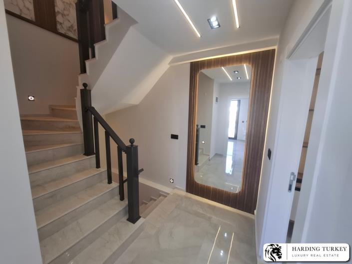 Image No.15-4 Bed Semi-Detached for sale