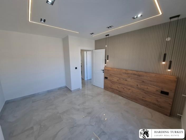 Image No.17-4 Bed Semi-Detached for sale