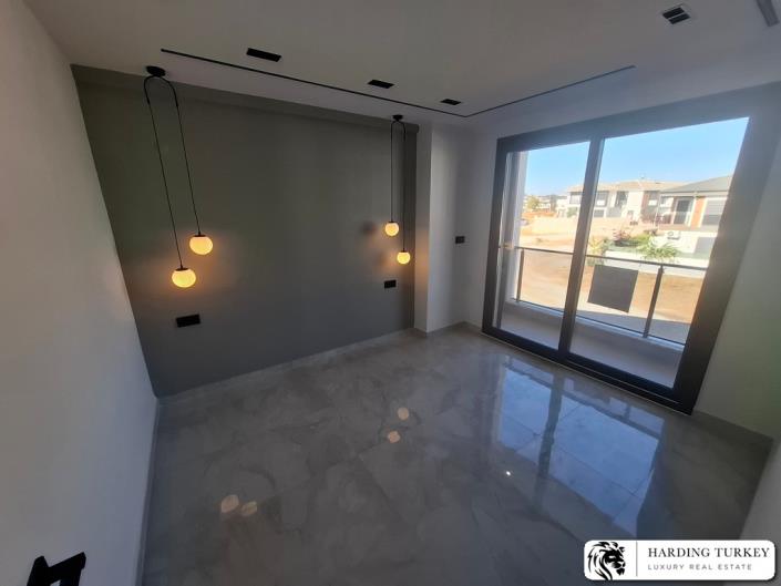 Image No.18-4 Bed Semi-Detached for sale