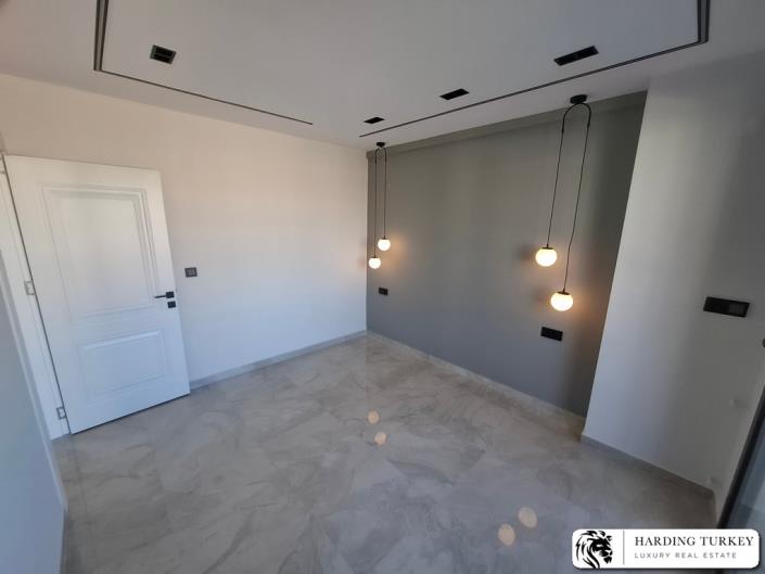 Image No.19-4 Bed Semi-Detached for sale